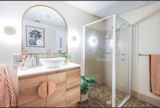 Elegant Oceanview Stay - 8