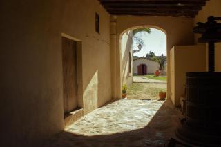 Can Rovira - Stunning Neoclassical Mansion, Just 20 min drive from Barcelona City Center, Ideal for groups and families - 4