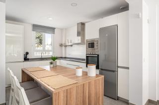 CASA LA PLAYA-CONIL Vacaciones de Lujo en Conil con Todas las Comodidades NETFLIX-HBO-DISNEY-CANALES DE FUTBOL-WIFI ALTA VELOCIDAD-SMART TV 65"-ALEXA - 1