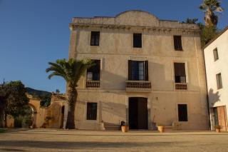 Can Rovira - Stunning Neoclassical Mansion, Just 20 min drive from Barcelona City Center, Ideal for groups and families - Alella - 0