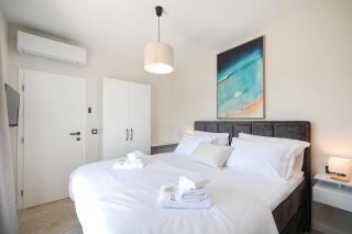 CROWONDER Villa Bura with Heated Swimming Pool and Jacuzzi - Privlaka - 2