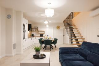 CROWONDER Villa Bura with Heated Swimming Pool and Jacuzzi - Privlaka - 5