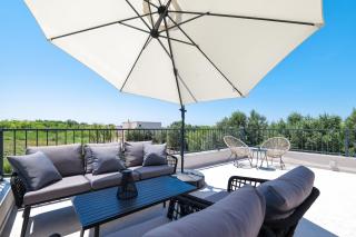 CROWONDER Villa Bura with Heated Swimming Pool and Jacuzzi - Privlaka - 8