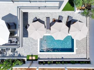CROWONDER Villa Bura with Heated Swimming Pool and Jacuzzi - Privlaka - 9