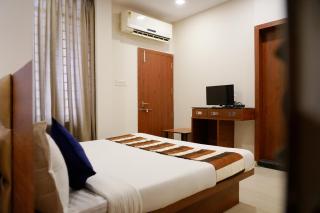 Hotel Suryodaya - Ujjain - 1