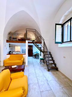 Vico del Theutra - 6