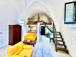 Vico del Theutra - 3