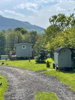 Clay Bank Huts, Roseberry Shepherds Hut - 0