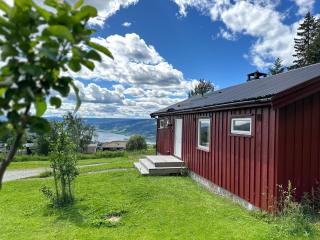 Cabin with great view close to town and ski area - 0