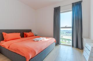 Self-Check-In Balcony Parking 5minsYas Parks731B10 - 0