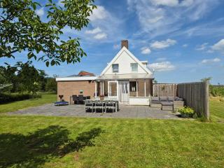 vrijstaande ruime familiewoning landelijk gelegen - Lewedorp - 0