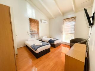 big group entire house 15 beds - Mitcham - 5