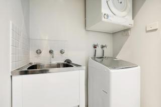 Chippendale 1 Bedroom Apartment • Mins to Central - Sydney - 2