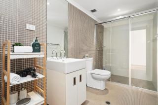 Chippendale 1 Bedroom Apartment • Mins to Central - Sydney - 3