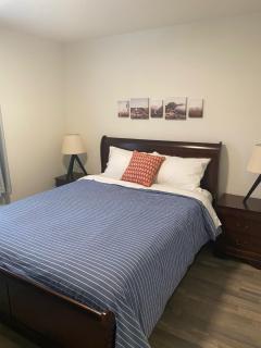 The Hideaway Cottage with Private trails - 5