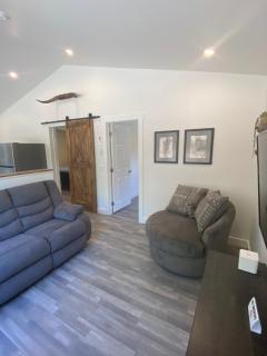 The Hideaway Cottage with Private trails - 6