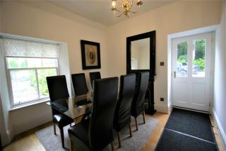 Historic Baronial Lodge with Parking, Aberdeen City Centre - 1