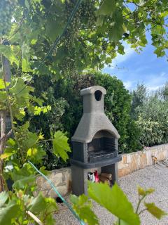 Apartment Tina, Modern, Private SeaView Outdoor Terrace, BBQ, close to beach, 2 bedrooms - Trogir - 9