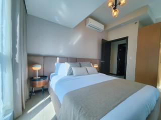 LUXESTAYSMNL STYLISH FAMILY 2BR SUITE POOLGYM 400MBPS WIFI NETFLX Amazing City View - Manila - 4