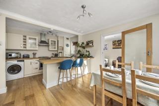 Secret Garden House with Free Parking By My Getaways - Horsham - 0
