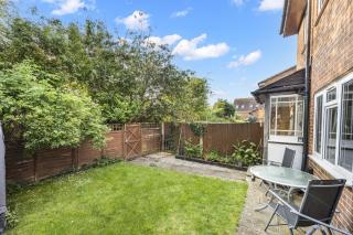 Secret Garden House with Free Parking By My Getaways - Horsham - 1