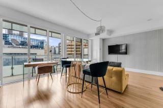 Estate 1 Bedroom Condo Front Street West - 0