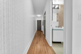 Estate 1 Bedroom Condo Front Street West - 4