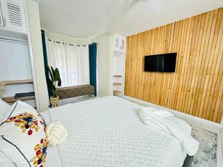 Falcon Views - Airport Transportation Available-Security-Gated - 3