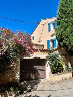 Charming & medieval village house completely renovated with great exterior and views - Mallemort - 0