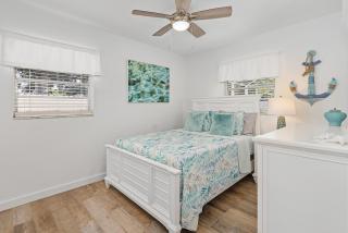 4 BDR Pool Tropical Naples Oasis - 6