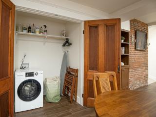 Queen Anne Guest Apartment In Historic District - 3