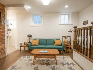 Queen Anne Guest Apartment In Historic District - 9