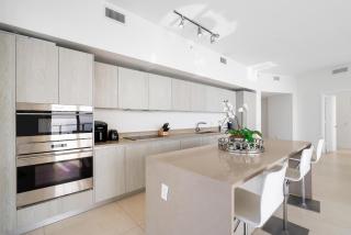 Zen Luxury Resort Ocean Front Penthouse - Hollywood - 4