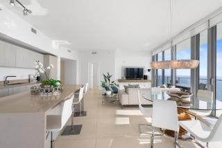 Zen Luxury Resort Ocean Front Penthouse - Hollywood - 2