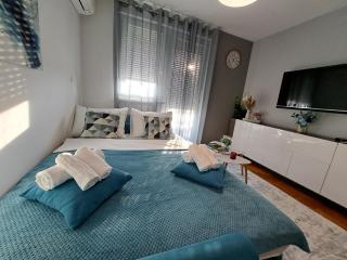 Apartment CityAna - private garage, 0-24 Self Check In - 2