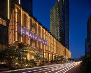 LUXESTAYSMNL Parisian Charm 1BR Suite Pool Gym 400MBPS WiFi Netflix Amazing City View - Manila - 5
