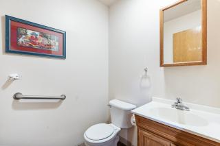 Spacious 7-Bedroom House in peaceful Milwaukie with WIFI, AC, Laundry - Milwaukie - 2