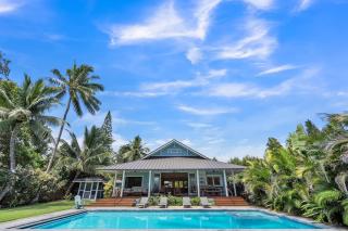 Gorgeous Renovated 1937 Plantation Style Beach House 50 Steps to the Center of the Beach home - 2
