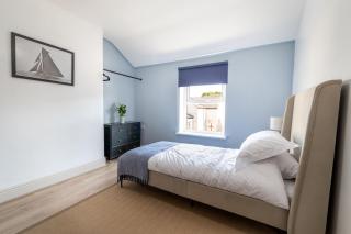 Mariners' Retreat, sleeps 6, free parking & WiFi, Wirral - New Brighton - 6