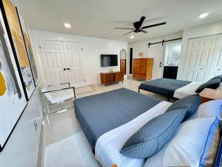 Upscale Tampa Bay Dream Home Pool with Putting Green - 5