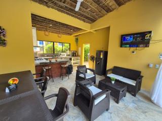Lujosa villa con piscina y cine privado - 2