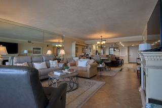 Elegant spacious beachfront, free seasonal beach service, huge lanai - 7