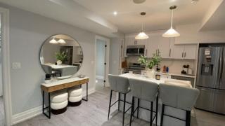Luxury 2bedroom Unit in the city with a heated salt water pool - Toronto - 7