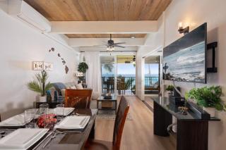 Ocean-front penthouse, sunsets, whales, surfers! Newly remodeled! - Kailua-Kona - 5