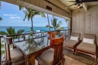 Ocean-front penthouse, sunsets, whales, surfers! Newly remodeled! - Kailua-Kona - 0