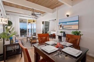 Ocean-front penthouse, sunsets, whales, surfers! Newly remodeled! - Kailua-Kona - 2