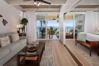 Ocean-front penthouse, sunsets, whales, surfers! Newly remodeled! - Kailua-Kona - 7
