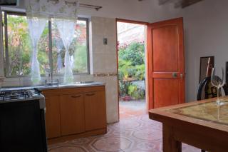 Hermosa casa interior con jardín y estacionamiento, a 10 min del Centro de Santiago - 1