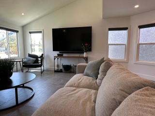 Urban Beach House- Downtown Huntington Beach - 6