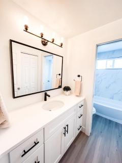 Quiet Retreat with Hot Tub, Pool Table and Spacious Yard - Spokane - 4